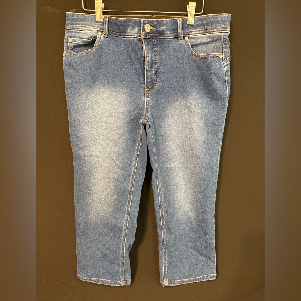 est 1946 DENIM Classic Capri BLUE JEANS SIZE 8 Distressed